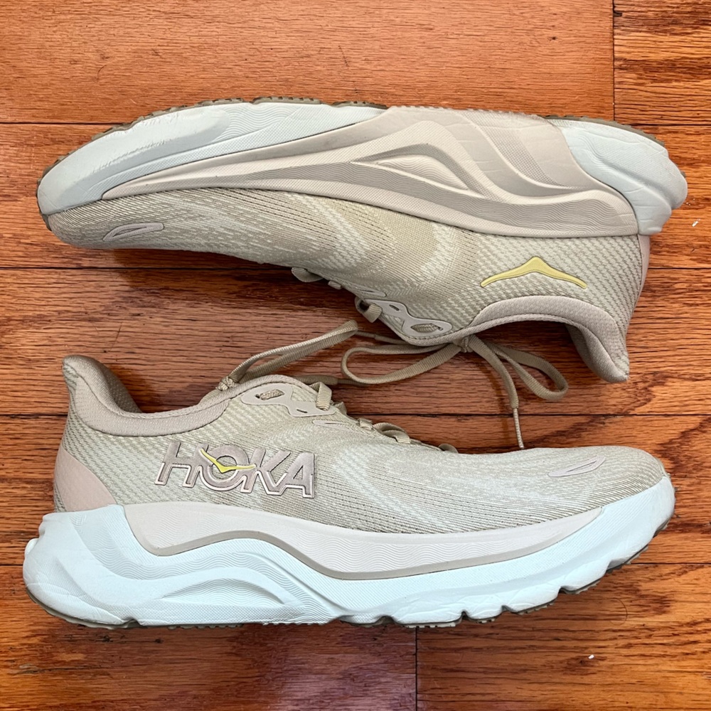Hoka Arahi 8 Women's Sneaker size 10B